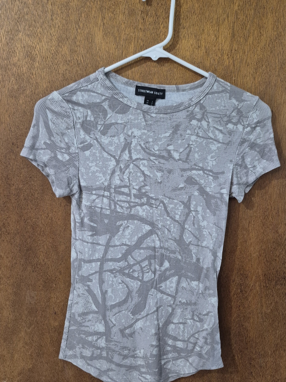 Streetwear Society Women's Gray Short Sleeve Printed Rib Tee